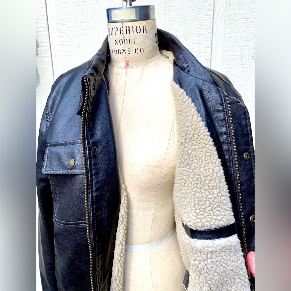 Levi’s faux leather jacket with Sherpa lining Men’s Large